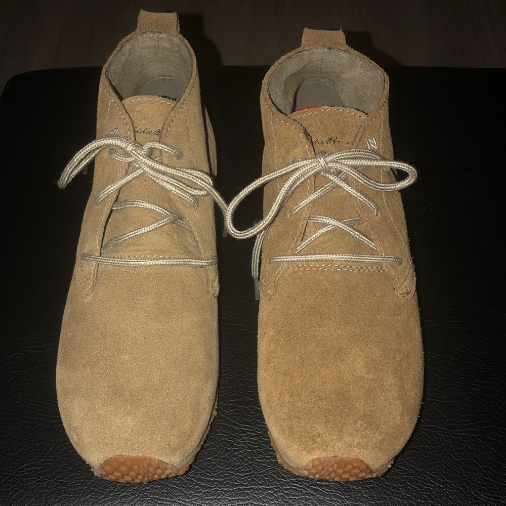 Eddie Bauer Travex chukka tan size 6